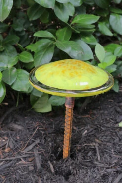 Blown Glass Mushroom Stake -Garden Decoration Store AHMS LC1 1600 55321.1678810450
