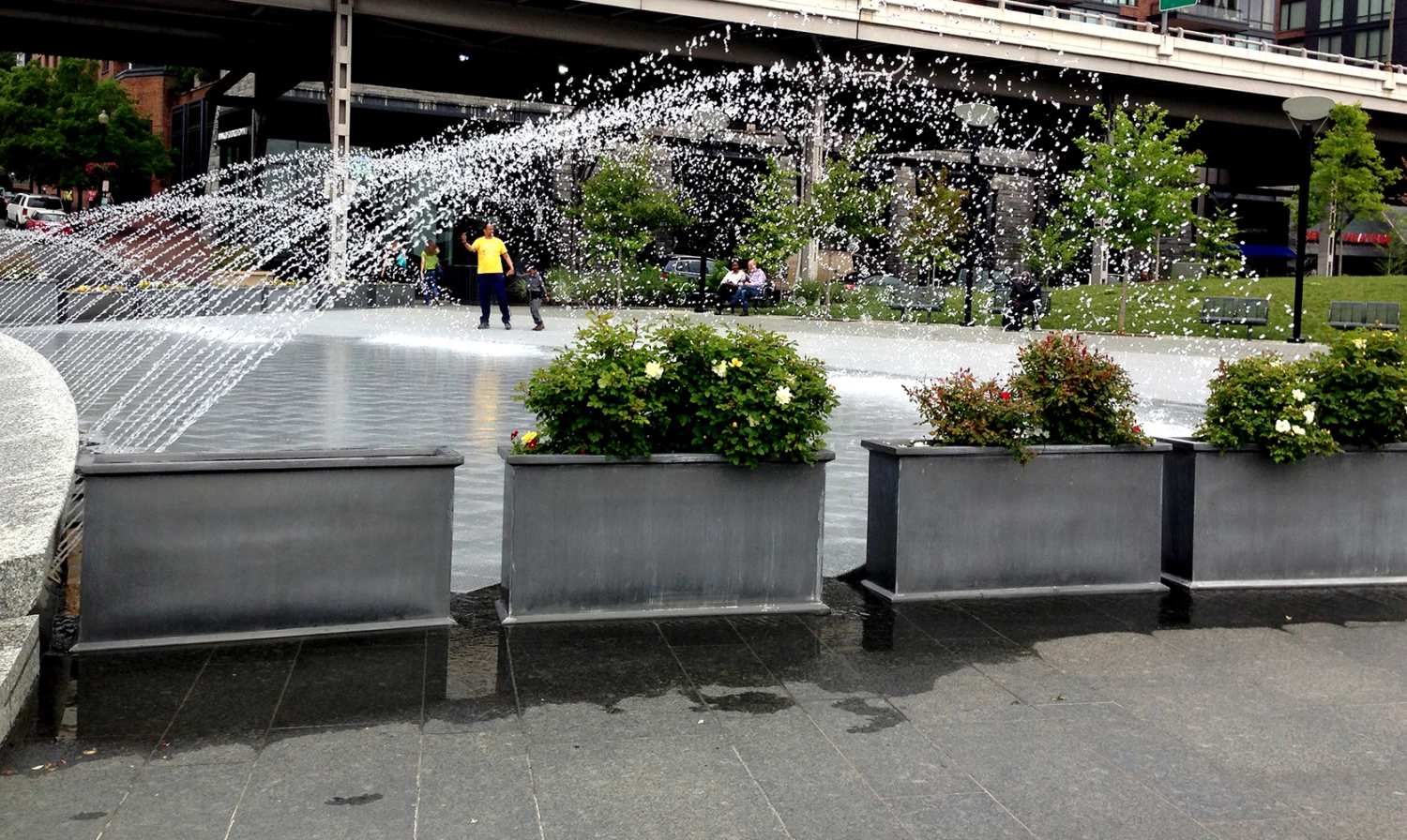 Grosvenor Square, Trough & Round Planters 7 Grosvenor Square, Trough & Round Planters - Image 7