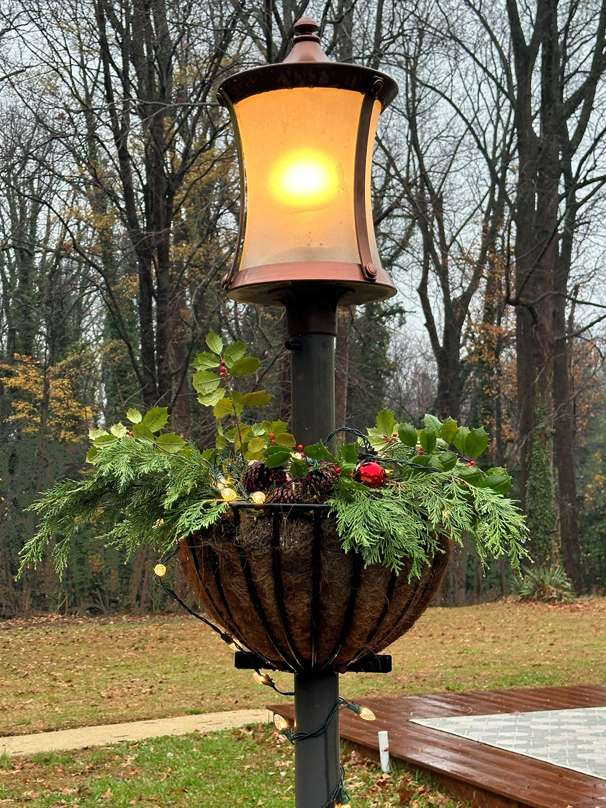 Residential Lamppost Hayrack 2 Residential Lamppost Hayrack - Image 2