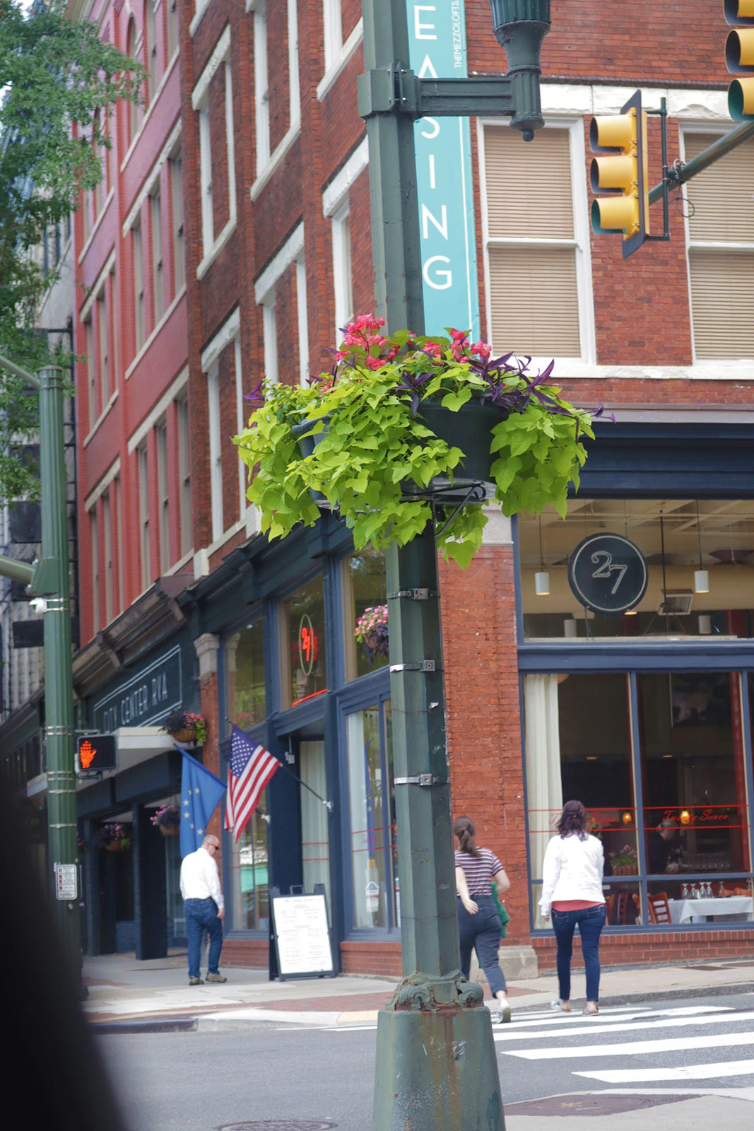 Up The Pole Half Basket Self-Watering Planter 3 Up The Pole Half Basket Self-Watering Planter - Image 3