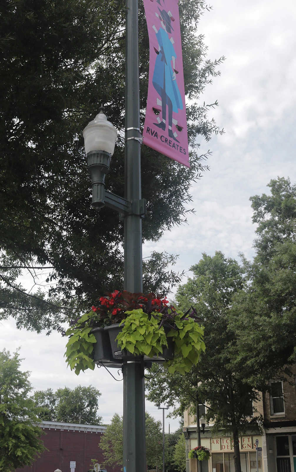 Up The Pole Half Basket Self-Watering Planter 5 Up The Pole Half Basket Self-Watering Planter - Image 5
