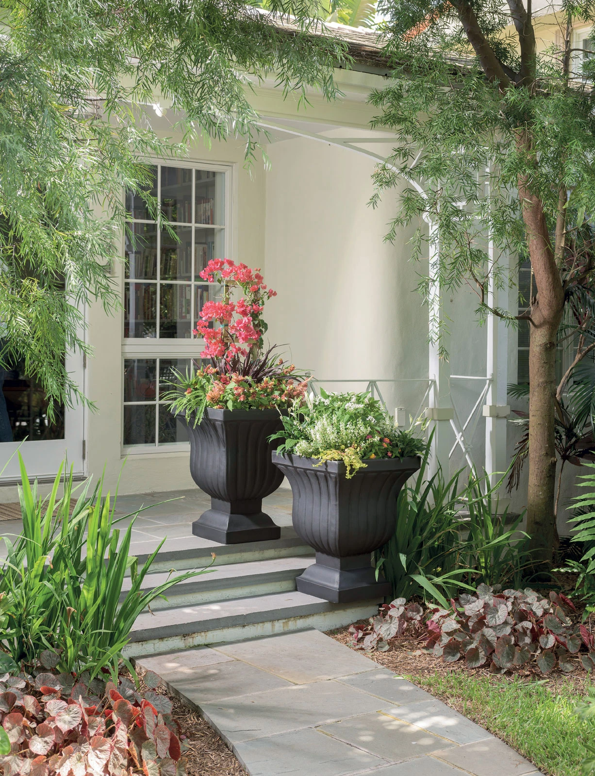 Leyla Urn 1 Leyla Urn