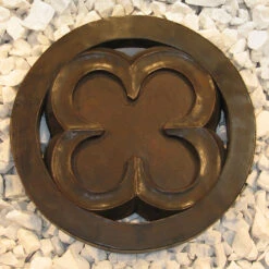 Quatrefoil Stepstone
