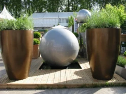 Geo Sphere -Garden Decoration Store sphereflankedbyvases 04601.1676124709